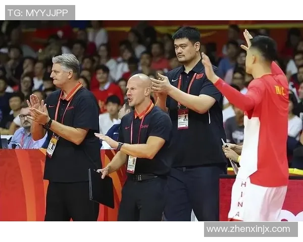 姚明带领的球队在关键比赛中失利球迷们对未来充满期待与希望