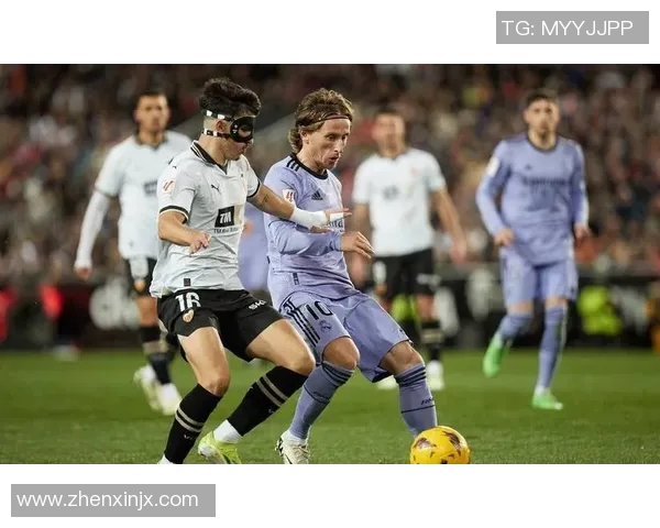 意甲激战：皇马险胜热刺乌龙球引发争议判罚全场沸腾